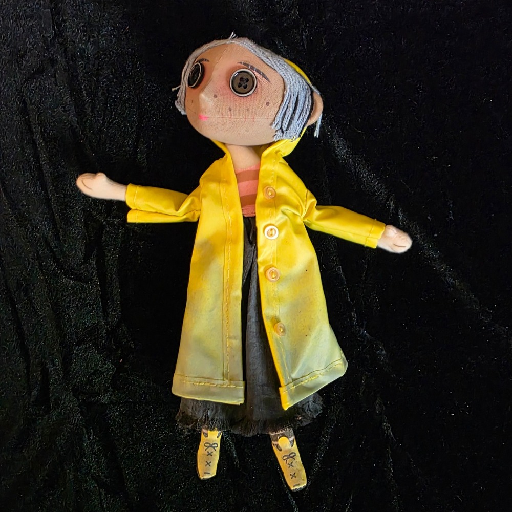 NECA Laika Coraline Jones Yellow Raincoat & Boots Prop Replica Doll Figure Rare